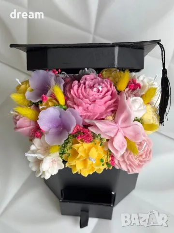 Букети от соеви свещи за абитуриенти и абсолвенти, снимка 3 - Подаръци за жени - 49943421