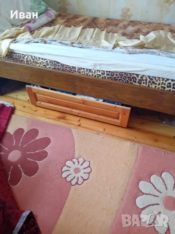 две единични легла с чекмеджета