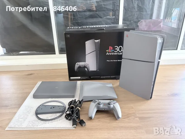 PlayStation 5 30th Anniversary, Limited Edition + 2 броя DualSense контролера и зарядна станция