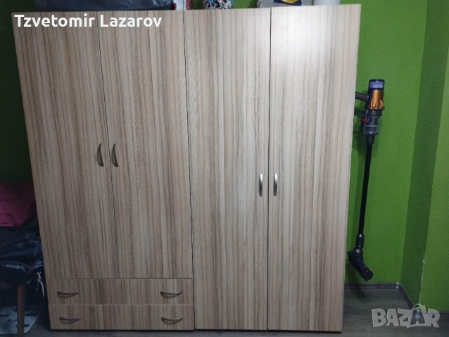 Двукрилен гардероб