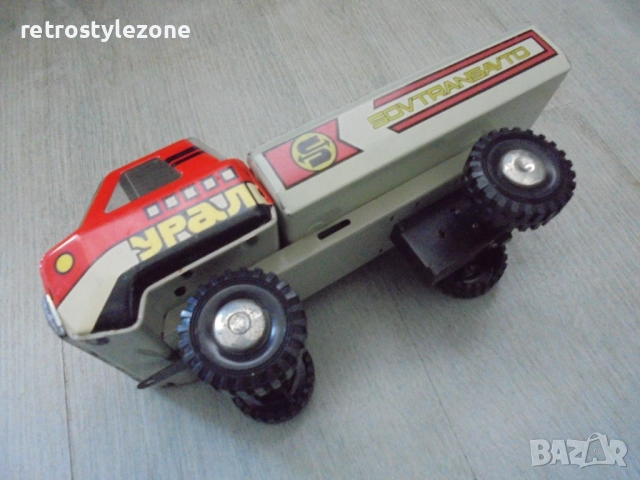 № 8367 Стара Съветска ламаринена играчка „Урал“  , снимка 6 - Други ценни предмети - 52426625