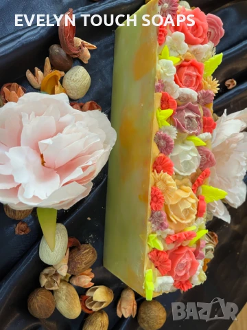 Градината Мажорел – арт сапун с флорална композиция , снимка 9 - Козметика за тяло - 51268005