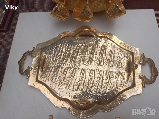 Месингово буренце с канелка с шест чаши комплект Стойка и поднос, снимка 2 - Антикварни и старинни предмети - 42299398