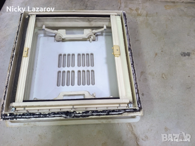 Продавам употребявана капандура (люк) за кемпер (каравана), за отвор 480х480 мм., снимка 2 - Части - 52319494