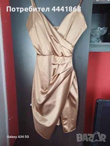 Сатенена рокля по тялото