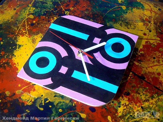 Продавам авторски хендмейд стенен часовник.