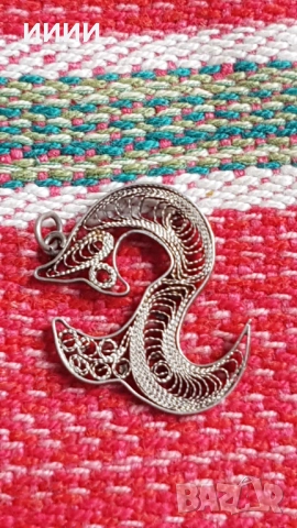 Сребърен медальон филигран , снимка 2 - Антикварни и старинни предмети - 51888160