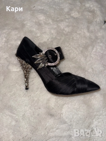 Елегантни обувки Miu Miu с камъни., снимка 6 - Дамски обувки на ток - 52474368