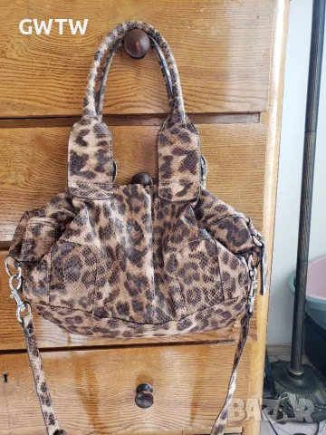 Guess оригинална чанта, снимка 3 - Чанти - 56404127
