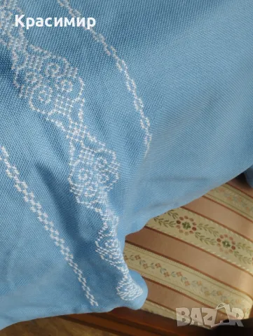 Бледосиня покривка със семпли ръчни бродерии. 👉136 х 87 см 