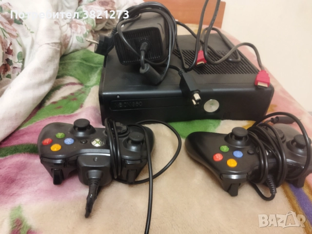 Продавам Xbox 360 и PS4 с игри . Xbox 360 е с вградени игри.