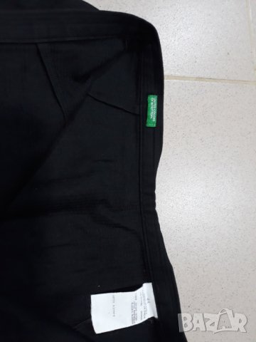 Черна къса пола с интересен изрязан мотив, United colours of Beneton, снимка 3 - Поли - 31356445