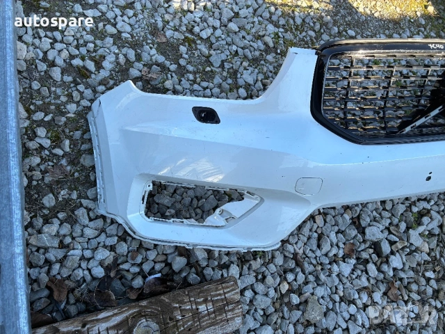 Предна броня с решетка Volvo XC40. Волво ХС 40. 17-23г. Оригинална. , снимка 3 - Части - 53260305