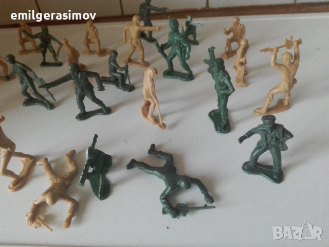 Пластмасови войници - 3 лота., снимка 14 - Фигурки - 54016959