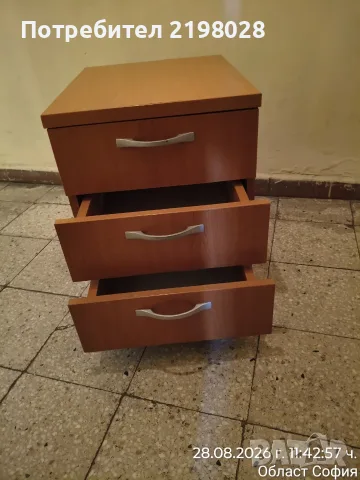 Подарявам шкаф за бюро с 3 чекмеджета