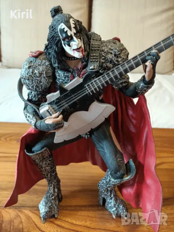 Колекционерска фигура на KISS Gene Simmons ‘The Demon’ McFarlane, снимка 2 - Колекции - 50277492