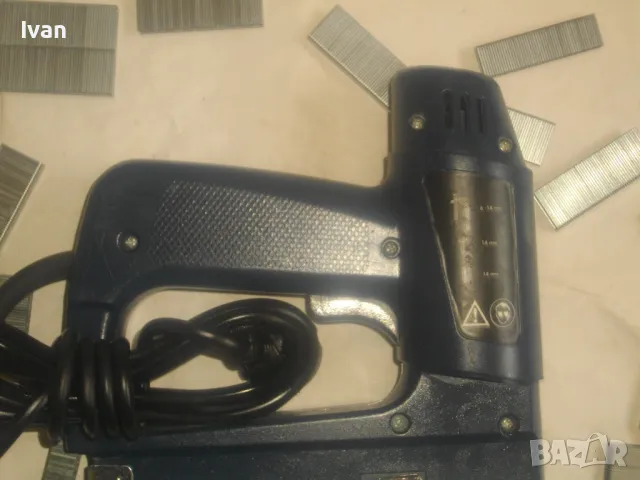 Холандски оригинал ЕЛЕКТРИЧЕСКИ ТАКЕР КОМБИНИРАН СКОБА ПИРОН ИГЛА ДО 16мм Като нов TOP CRAFT TET 200, снимка 12 - Други инструменти - 47761486