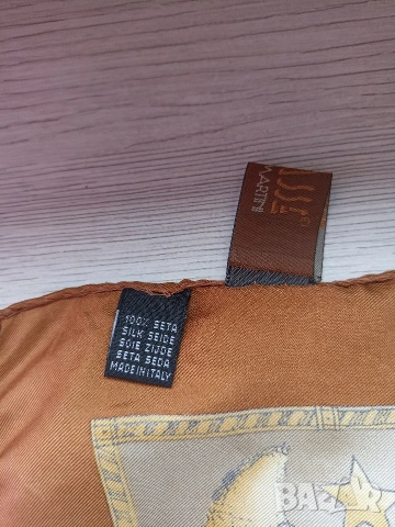 Дамски шал Alviero Martini, снимка 2 - Шалове - 54357103