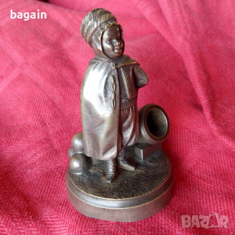 Бронзова статуя на артилерист.