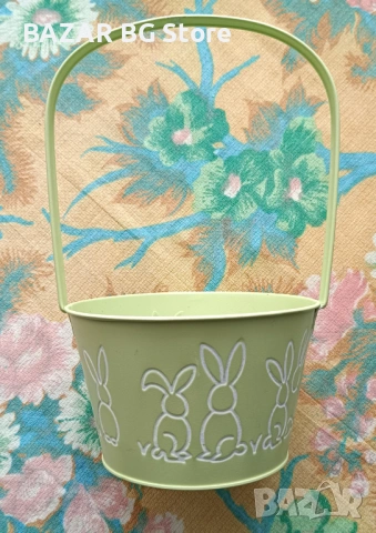Метална Великденска кошница със зайчета. Нова.