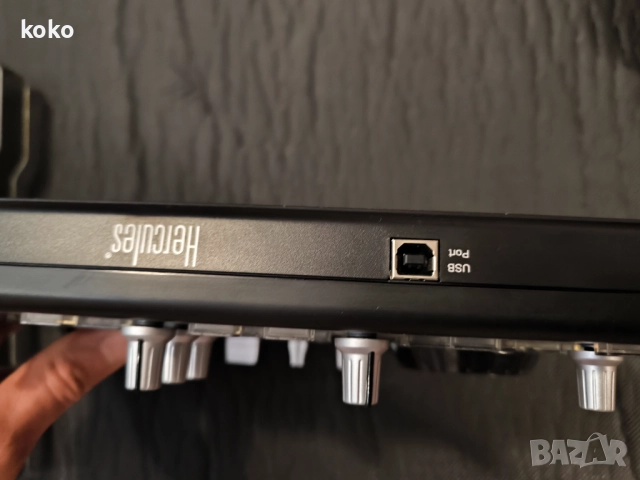 Dj пулт Hercules MP3 E2 , снимка 5 - Ресийвъри, усилватели, смесителни пултове - 52279245