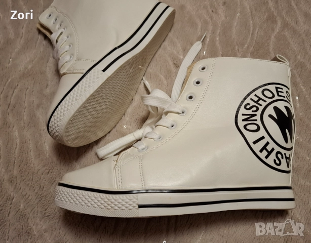 Бели боти с черна щампа и с вътрешна платформа, снимка 2 - Дамски боти - 52634801