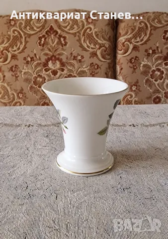 🌹Малка кокетна ваза от костен порцелан с декорация роза

, снимка 3 - Декорация за дома - 50143294