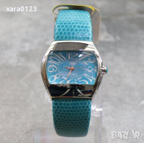 Дамски часовник гривна Q&Q G261-235