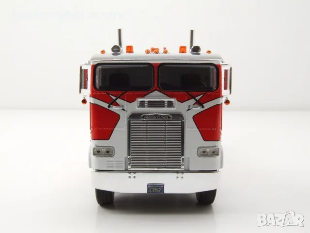 Freightliner FLA Abschlepper пътна помощ 1987 - мащаб 1:43 на IXO моделът е нов в PVC дисплей-кейс, снимка 4 - Колекции - 56084050