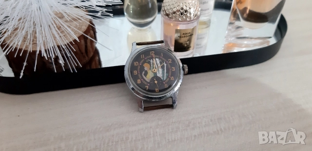 Рядък Руски механичен часовник Нева, снимка 5 - Антикварни и старинни предмети - 52674039