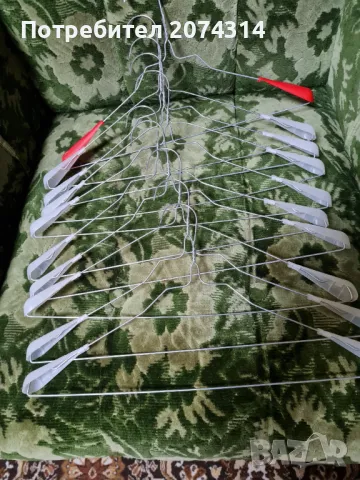 Метални закачалки за дрехи