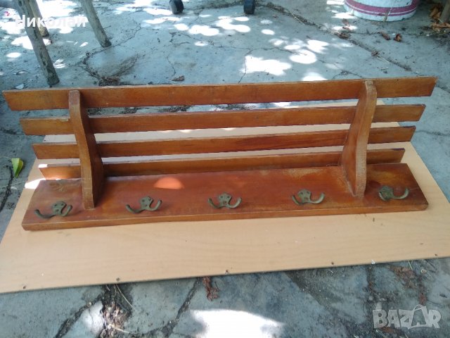 Старинна дървена закачалка