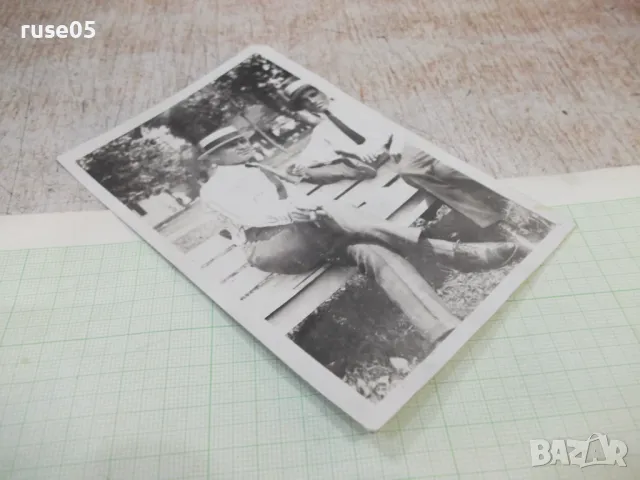 Снимка стара на двама мъже на пейка, снимка 3 - Колекции - 47993959