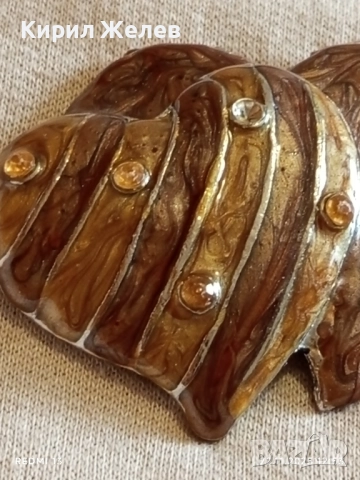 ВИСУЛКА във ФОРМАТА на ДВЕ СЪРЦА с КАФЯВ и ЗЛАТИСТ ЕМАЙЛ и КРИСТАЛИ 39853, снимка 3 - Колиета, медальони, синджири - 52501760