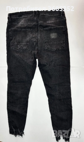 Дамски дънки ZARA с накъсан ефект , снимка 2 - Дънки - 52837023