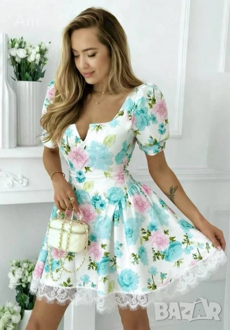 Рокля на цветя и допълнение дантела 