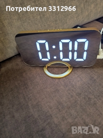 Огледален LED часовник с два USB порта за зареждане