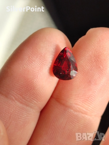 Гранат със силен отблясък 