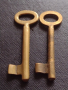 Два стари бронзови ключа от соца за брава за КОЛЕКЦИЯ ДЕКОРАЦИЯ БИТОВ КЪТ 40983, снимка 1