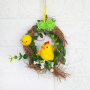 2838 Мини великденско венче с декорация кокошка и пиле с цветя