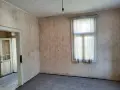 Продава едноетажна къща заедно с 2/3 ид.ч от двора в широк център, снимка 5