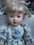 Кукла в цветном платье бело-голубого цвета., снимка 1