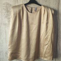 Бежово сатен блуза с подплънки , снимка 1 - Тениски - 40399478