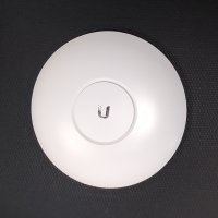 Ubiquiti UniFi UAP-AC-PRO 1300Mbit/s access point, снимка 1 - Мрежови адаптери - 42249682