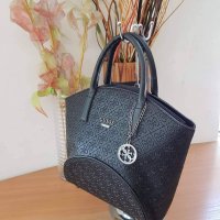 Черна чанта Guess код SG67, снимка 2 - Чанти - 38139157