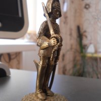 стара бронзова статуетка - войник, снимка 2 - Колекции - 40010369
