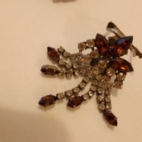 Радка брошка Арт Деко -1920г със клипс и игла кристали, снимка 1 - Антикварни и старинни предмети - 44176217