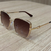 Слънчеви очила V кафеви стъкла златни метални рамки Valentino, снимка 1 - Слънчеви и диоптрични очила - 44529740