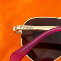 Слънчеви очила Polaroid, детски, чисто нови, цвят тип хамелеон, с калъфче и кърпичка, снимка 6 - Слънчеви и диоптрични очила - 44681685