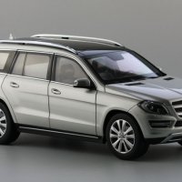 Mercedes-Benz GL-Class X166 2012 silver - мащаб 1:18 на Norev моделът е нов в кутия, снимка 4 - Колекции - 38002550